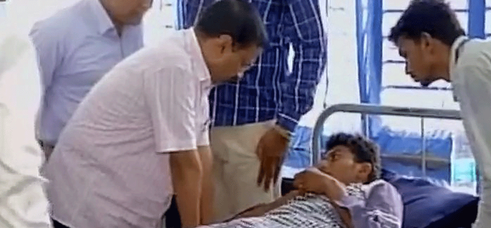  Delhi CM meets victims of Una incident at civil hospital in gujrat