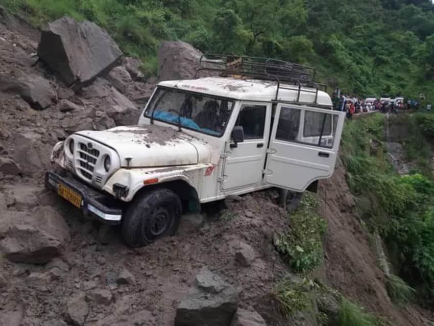 landslide in pauri, people stranded on highway.