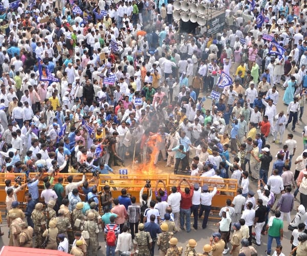bsp protest against dayashankar comment on mayawati