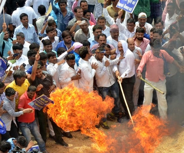 bsp protest against dayashankar comment on mayawati