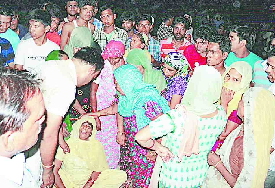 Munnalal killing innocent crushed by bricks