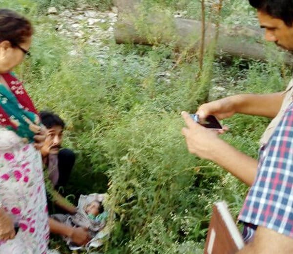 new born baby, girl child thrown by mother, new born baby thrown by mother, abohar, punjab