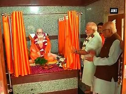 PM Modi offers prayers at Gorakhnath Temple
