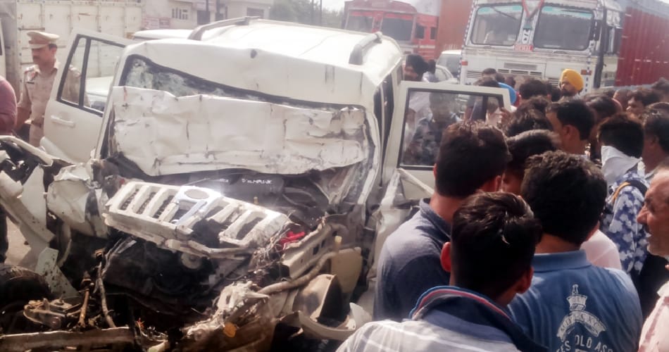accident, road accident, sho and drivers died in road accident, mandi gobind garh road accident