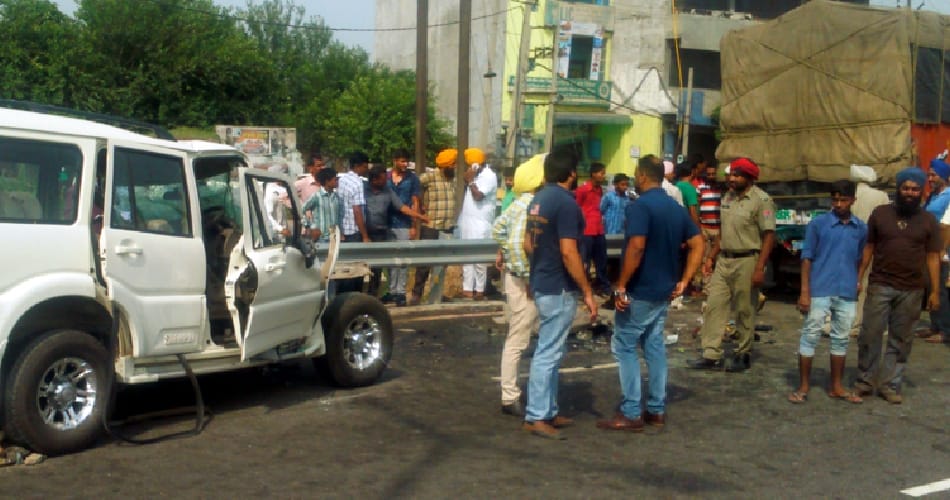 accident, road accident, sho and drivers died in road accident, mandi gobind garh road accident