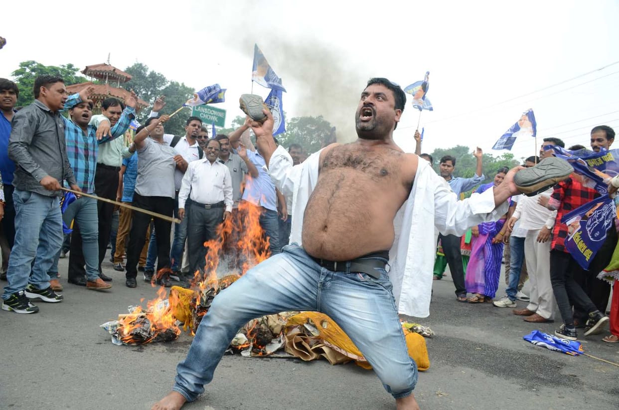 protest against daya shankar in dehradun