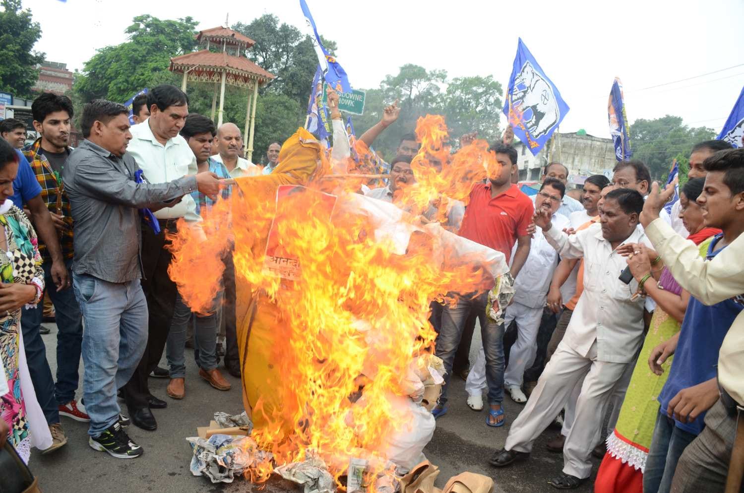 protest against daya shankar in dehradun