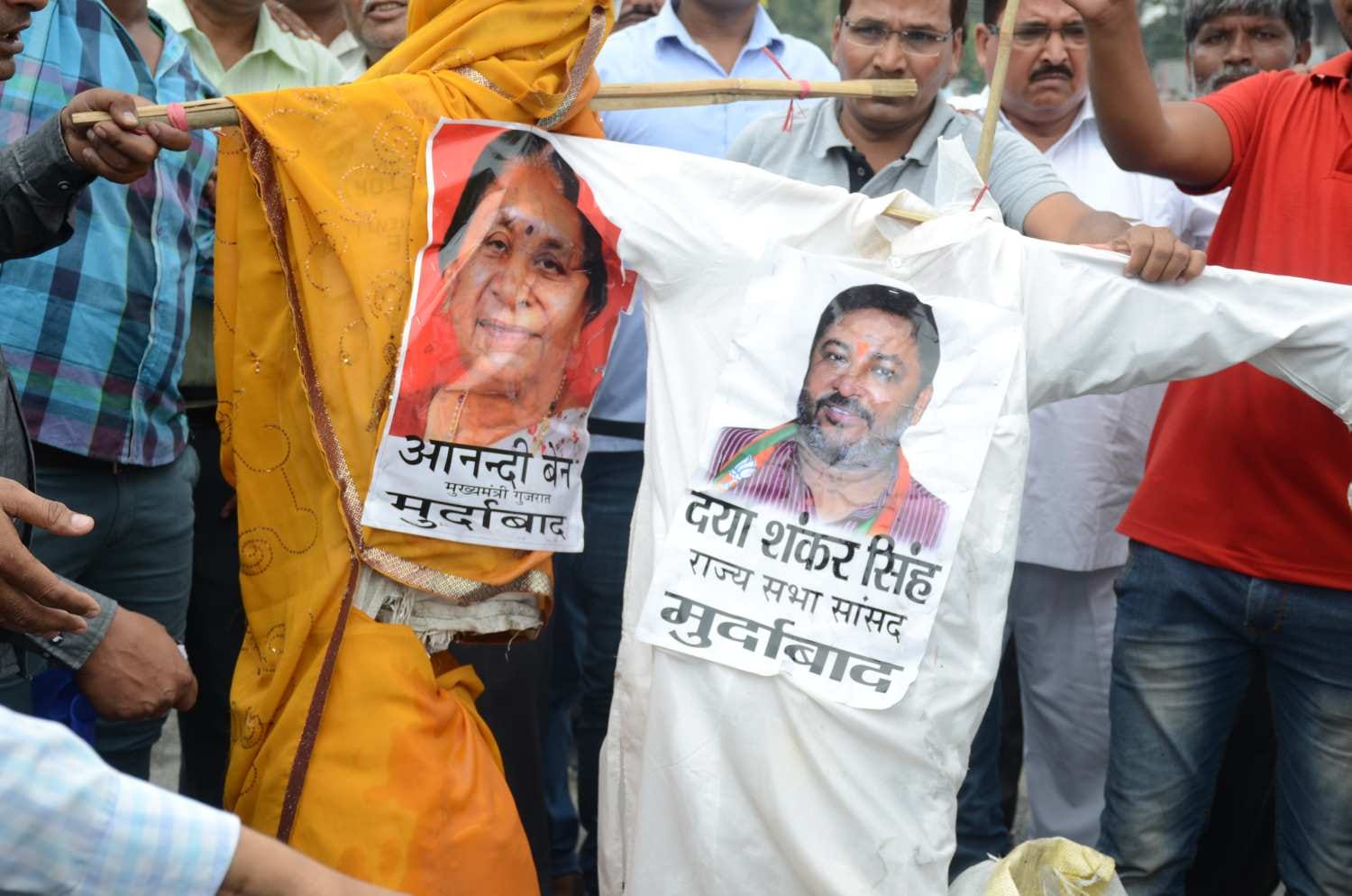 protest against daya shankar in dehradun