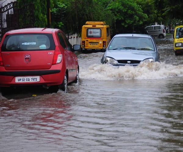 pics of heavy rain in lucknow.