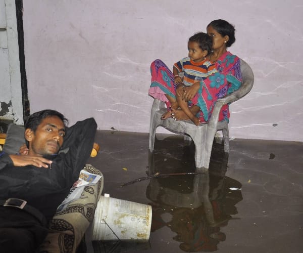 pics of heavy rain in lucknow.