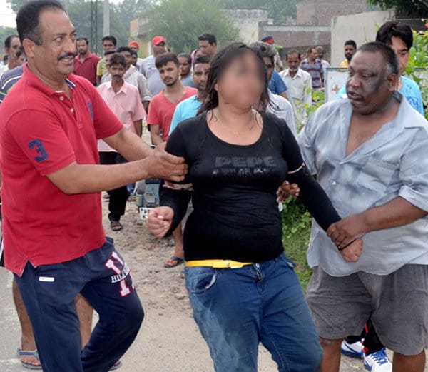 drunken girl entered in unknown house and beated family, high voltage drama