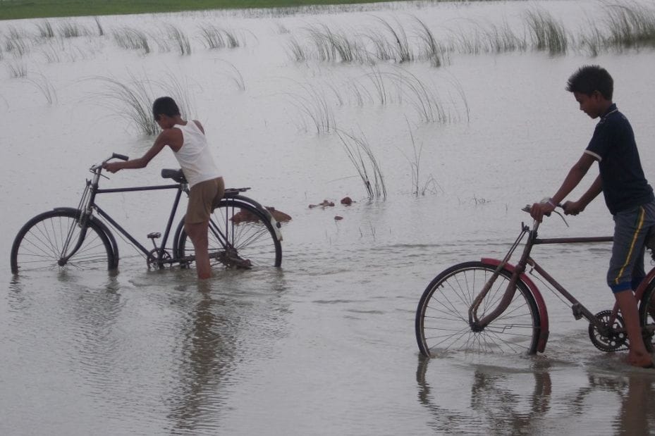 Rapti skimming boom conscious people