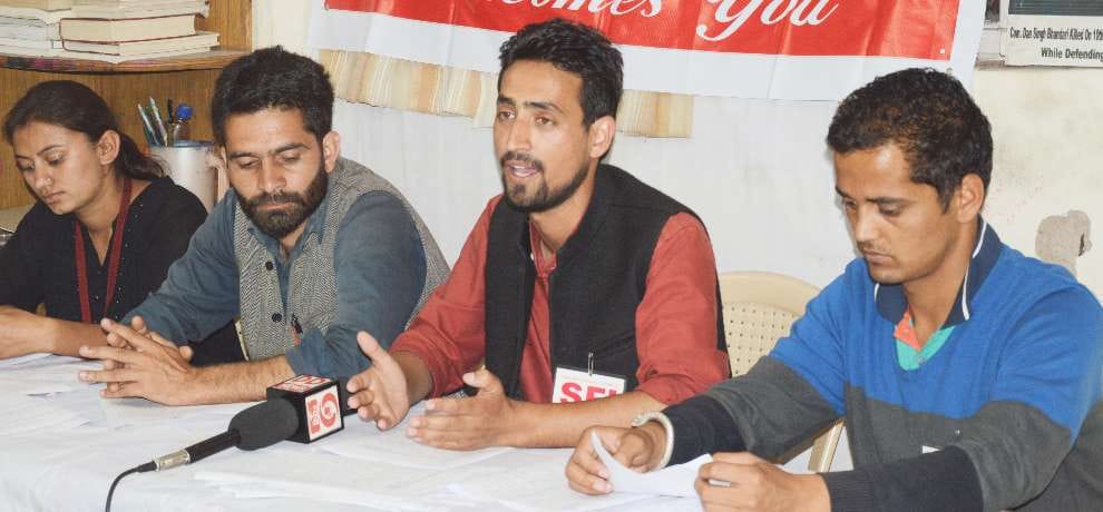 SFI hits out at hpu vc adn Bajpai