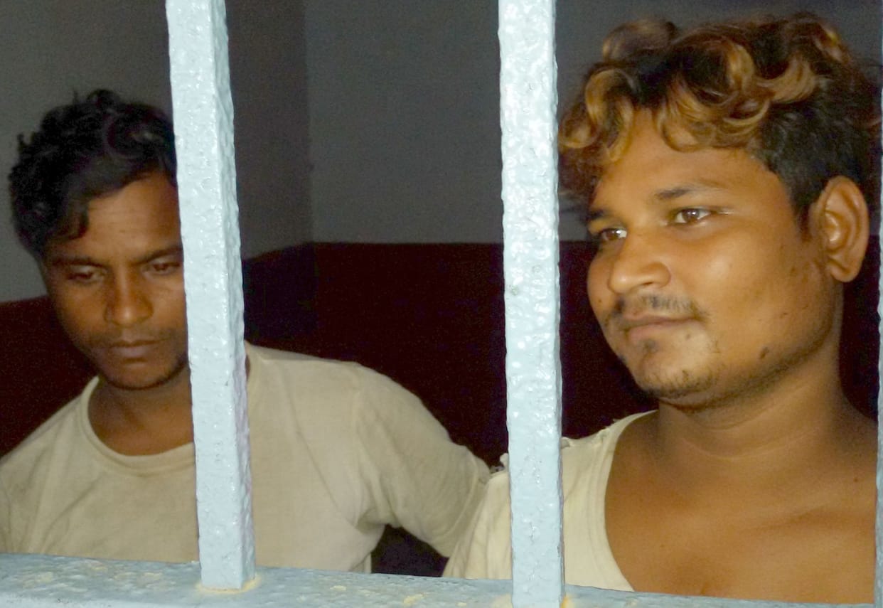 Tilahara the police Smack Including two grasping smuggling