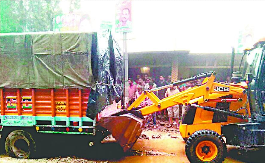 11 hours later pahadpani-Shrfatk road opens