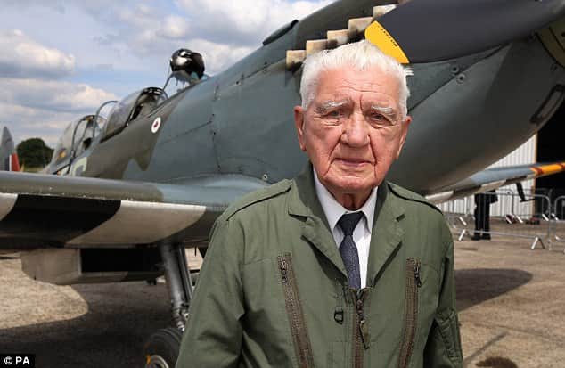 93 year old General Emil Bocek fulfils dream by flying in a Spitfire for a final time