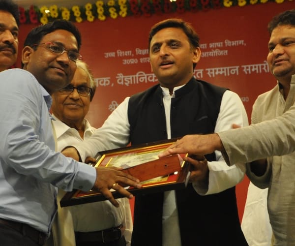 cm akhilesh yadav awarded scientist and youths