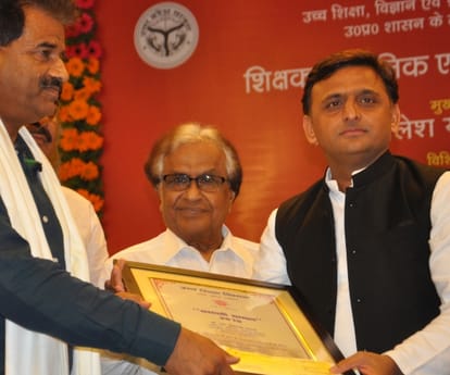cm akhilesh yadav awarded scientist and youths