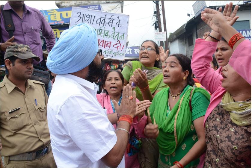 Anger against the center, police burst administration