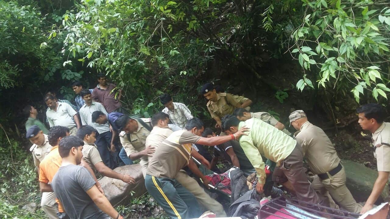 bus fell into gorge in tehri, three died.