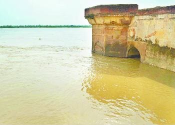 Warning point forward to touch the Ganges