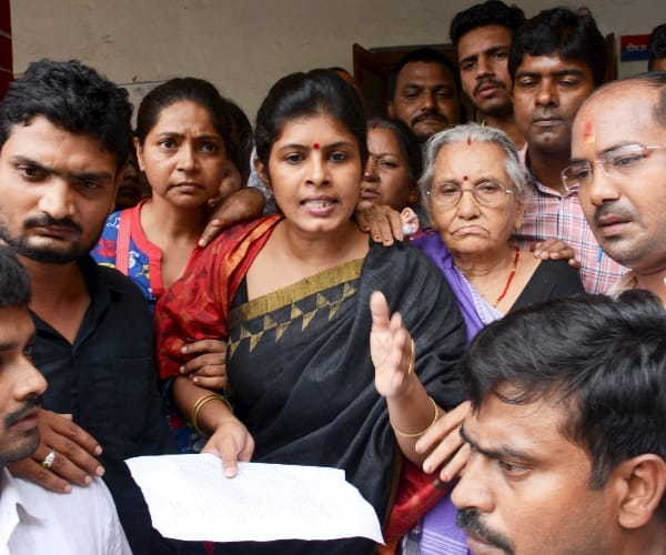 dayashankar wife logs fir against bsp leaders and mayawati