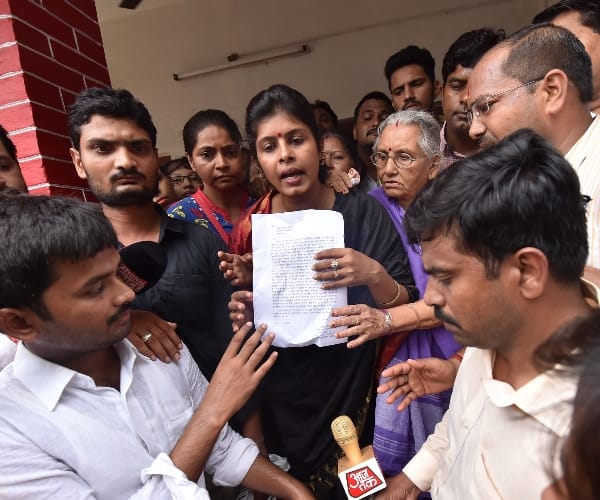dayashankar wife logs fir against bsp leaders and mayawati