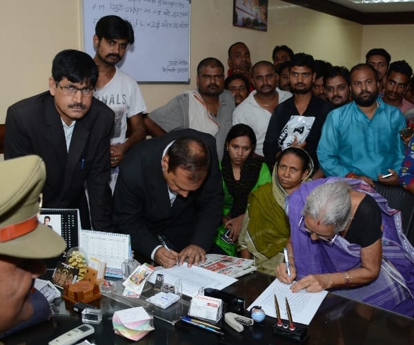 dayashankar wife logs fir against bsp leaders and mayawati