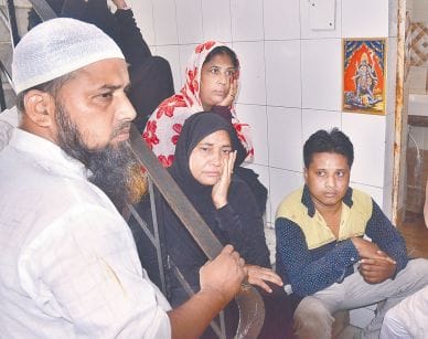 Four bullets hit the shoe business in Baluganj