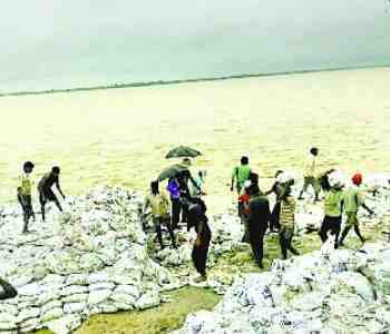 80 meter dam fallen in Ghagra  