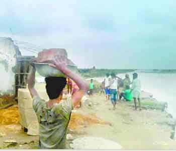 10 houses submerged in Ghaghra, panic