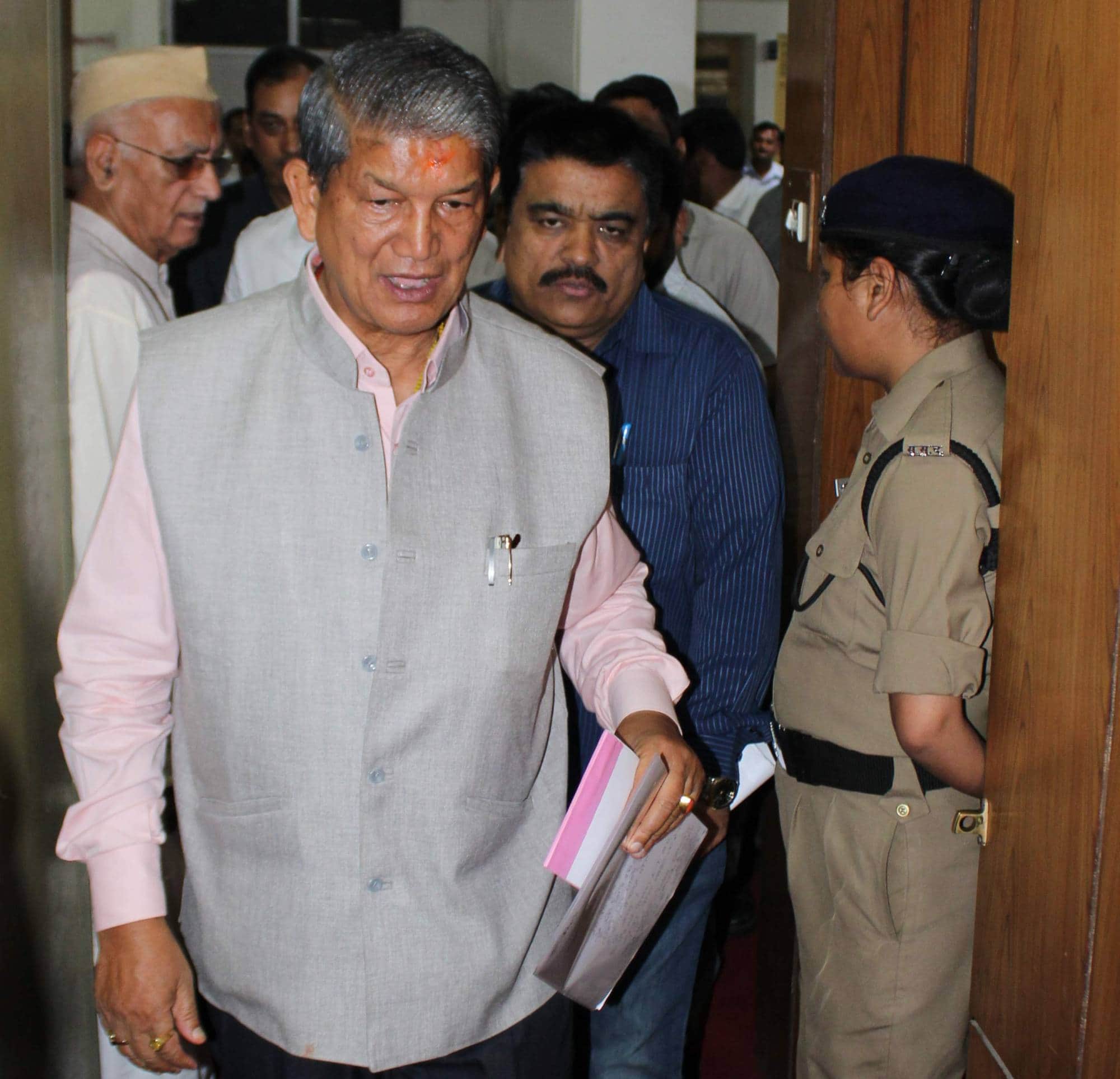 uttarakhand cm harish rawat stuck in problem due to a lady