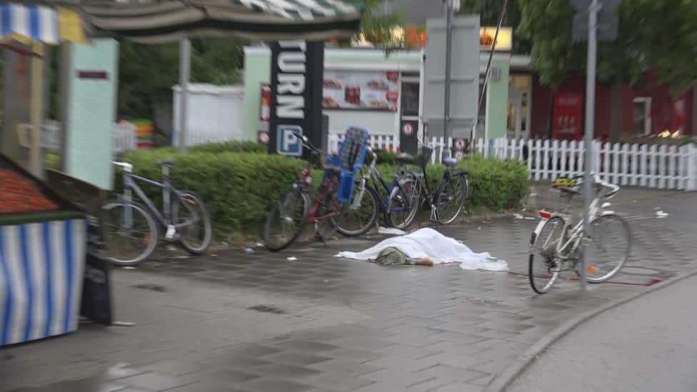 PICS: IRANIAN GUNMAN KILLS AT LEAST NINE IN MUNICH SHOPPING MALL