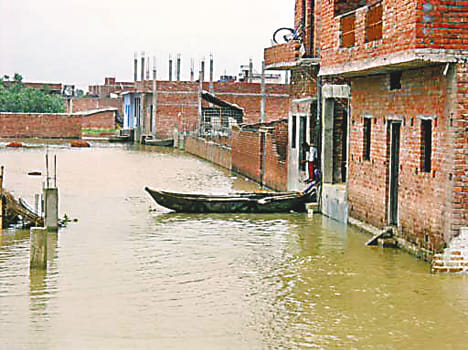 Warning point across the river, the Administration alerts
