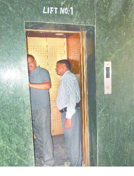 mini secretariat jhajhar, Damage lift, jhajhar/Bahadurgarh