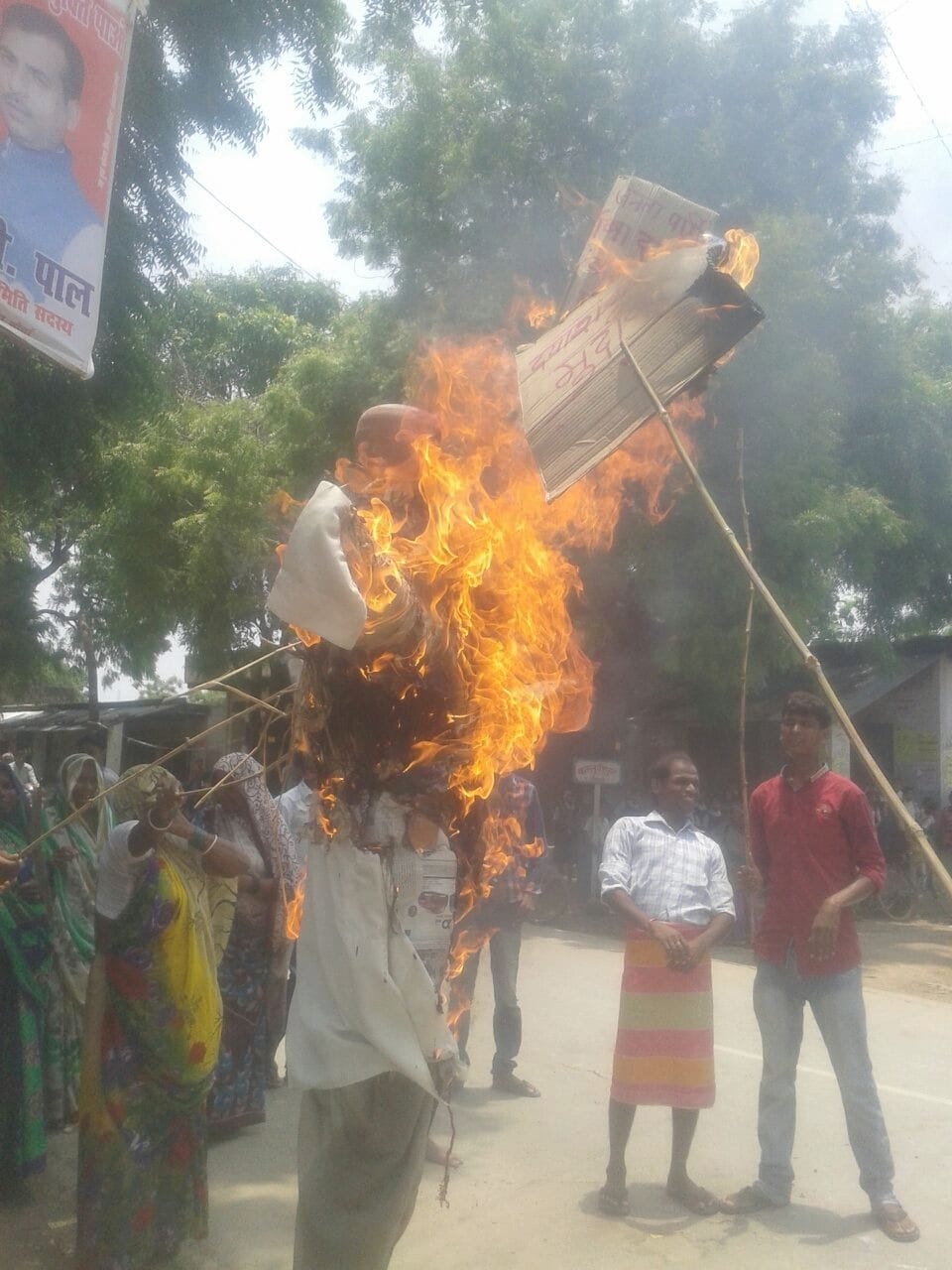 BSP ones burned effigies of Dhayashankar
