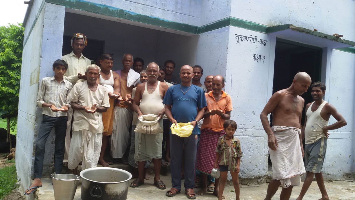  protested against bad mid day meal