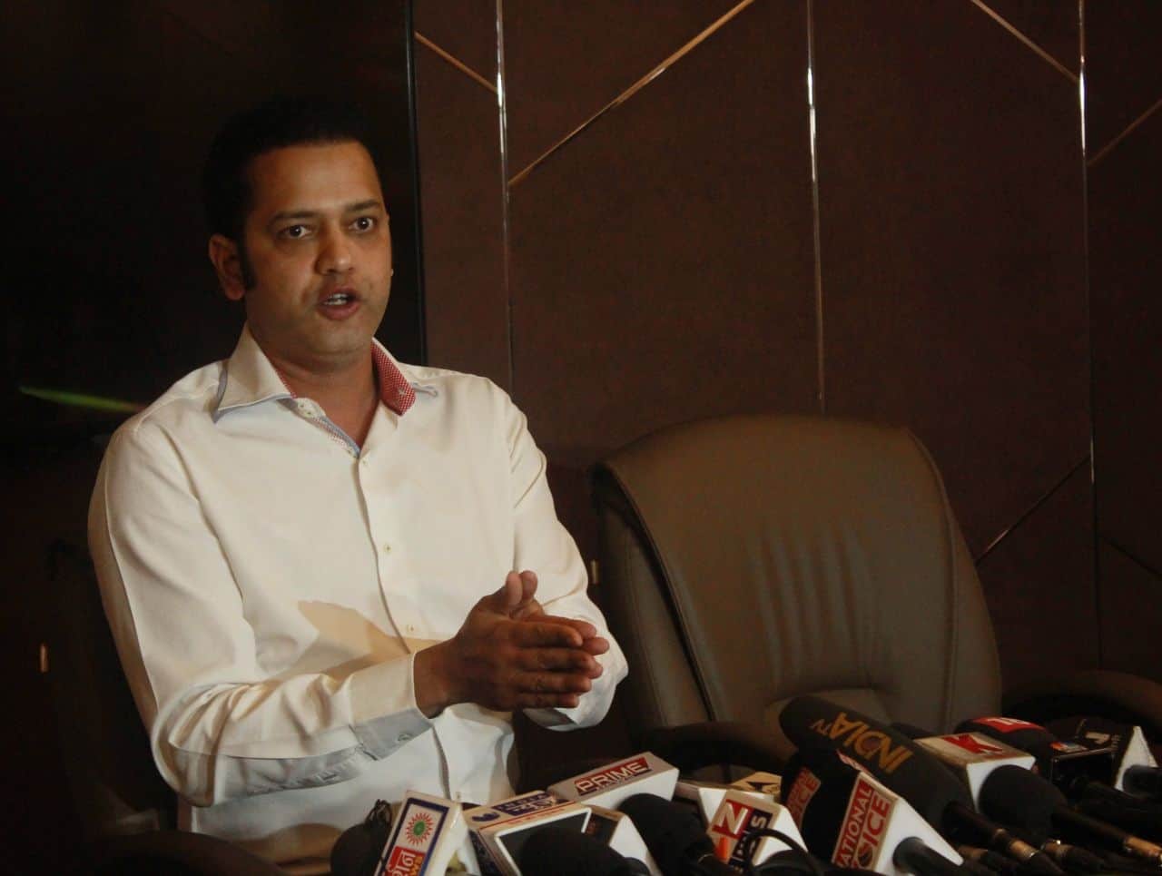 Shrenu Parekh slaps Rahul Mahajan while rehearsing for the grand premiere of Nach Baliye 9