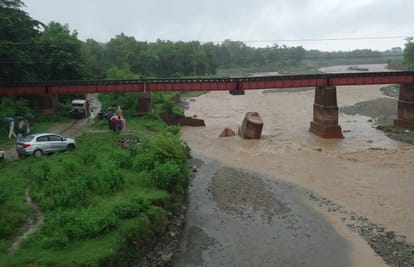 kotdwara najibabad railway bridge pillar washed away.