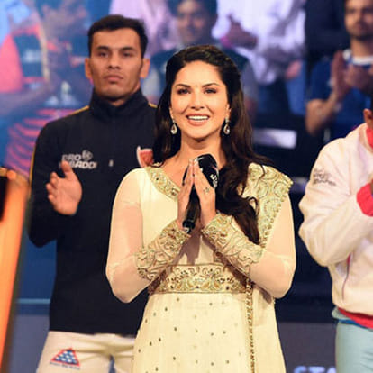 sunny leone sings national anthem i pro kabaddi