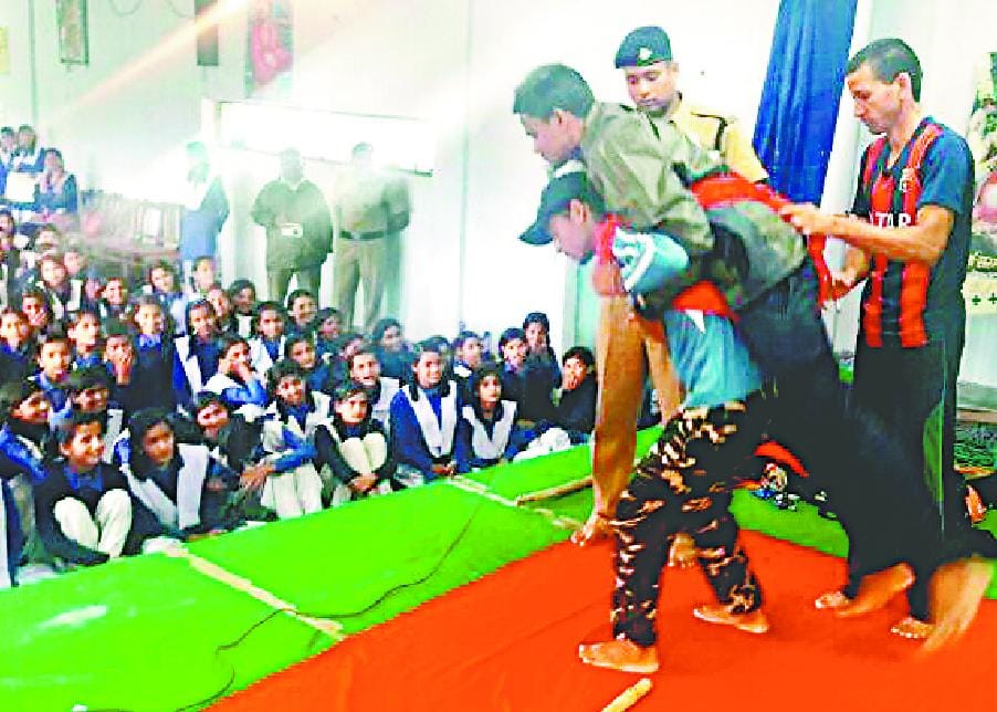 Students teach disaster prevention tips