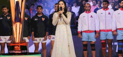 Watch:Sunny Leone sings national anthem at pro kabaddi
