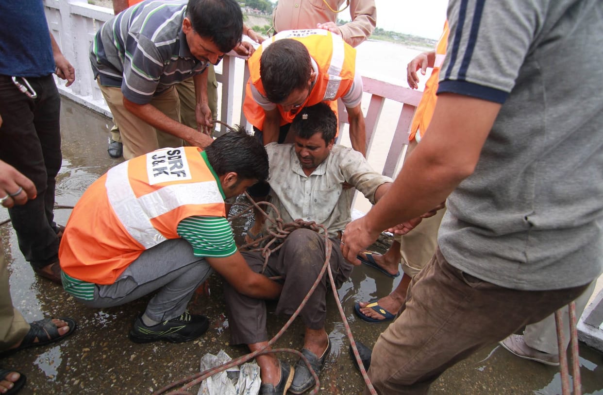 trolley driver trapped in tawi river
