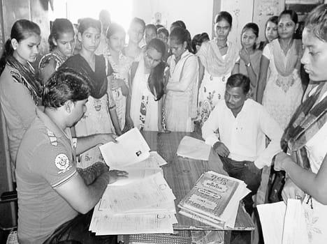 Resembled the scramble for admission to colleges