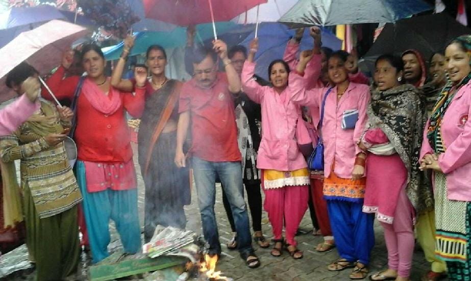 Workers hope the central government's effigy burnt