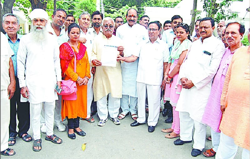 Traders perform Collectorate