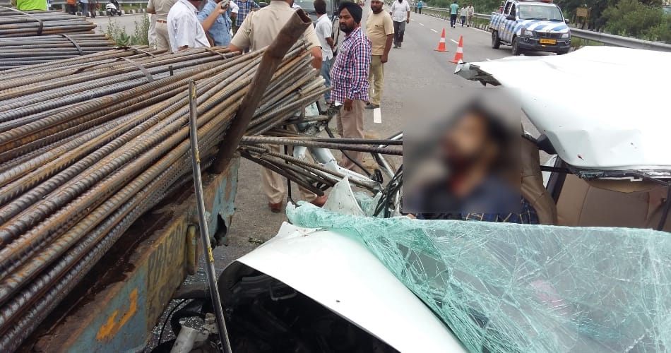 accident, road accident, car accident, girl boy died in accident, two people died in accident