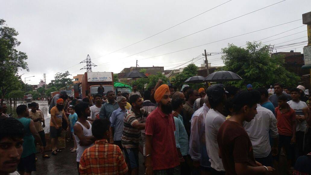 water filled due to heavy rain in yamunanagar, people protest against administration