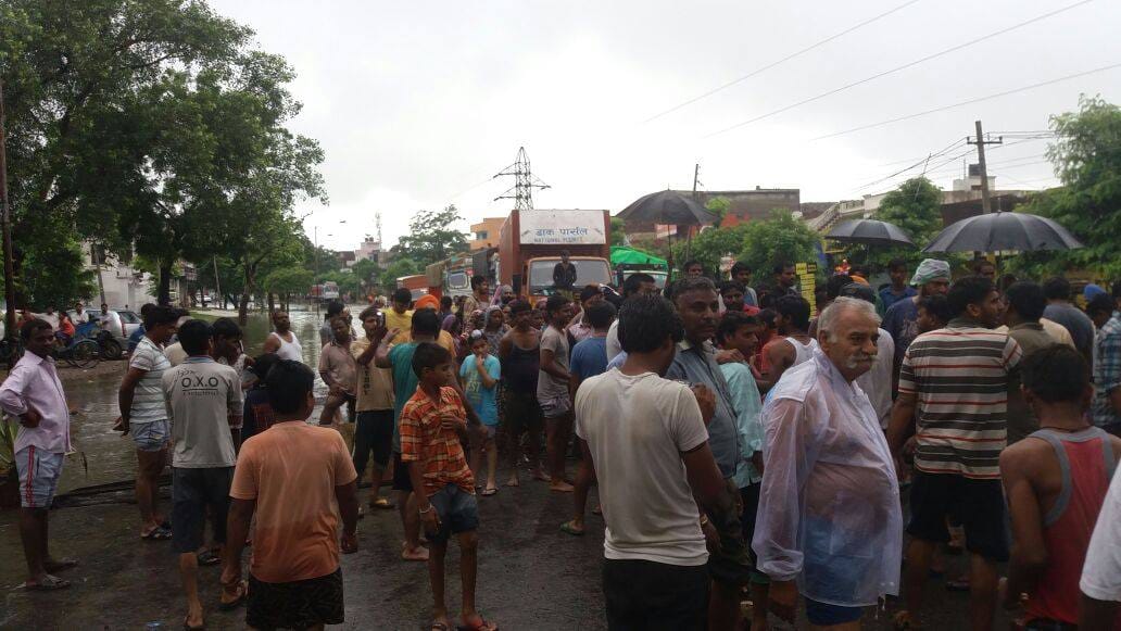 water filled due to heavy rain in yamunanagar, people protest against administration