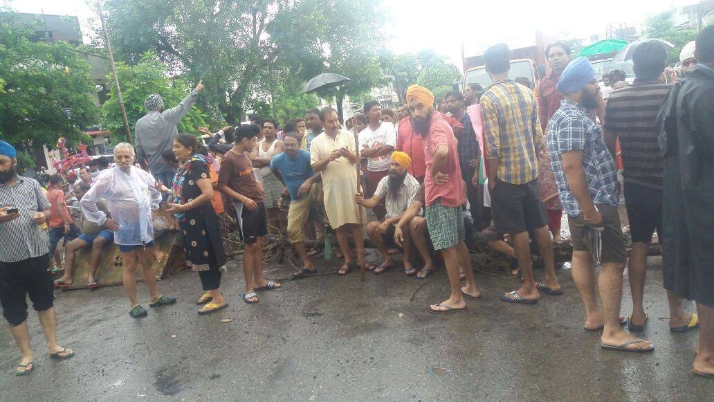 water filled due to heavy rain in yamunanagar, people protest against administration